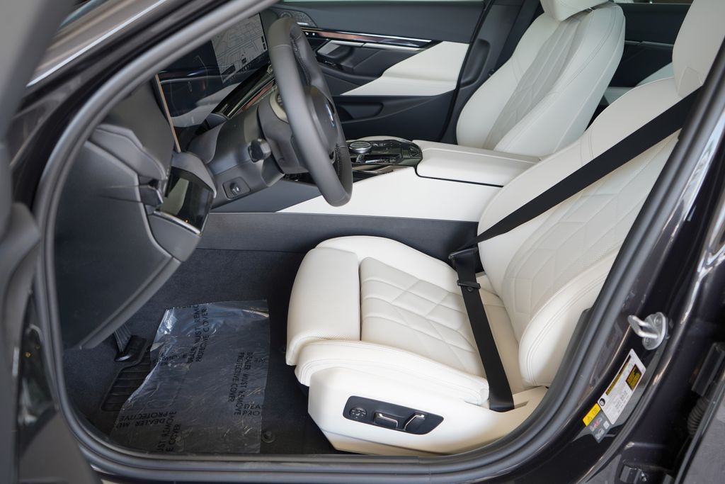 Thumbnail: 2026 BMW i5 - 11