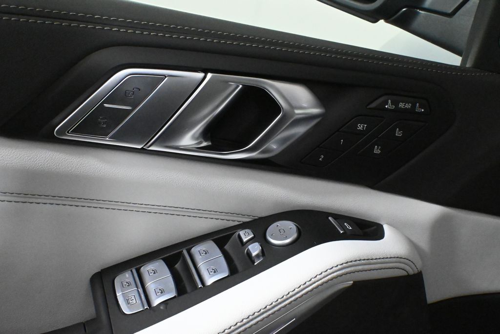 Thumbnail: 2026 BMW X7 - 31