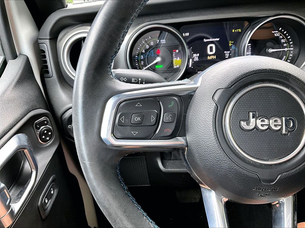2023 Jeep Wrangler — photo 18