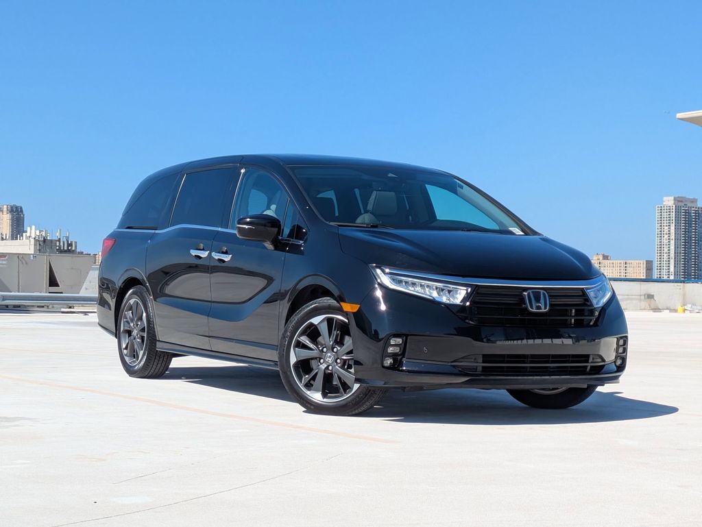 Pre-Owned 2022 Honda Odyssey Elite 4D Passenger Van in Edmonton