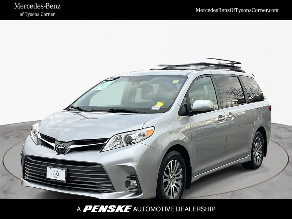 2020 Toyota Sienna XLE Premium's photo