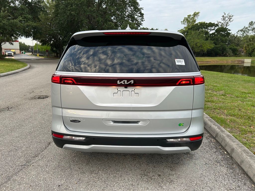 Thumbnail: 2023 Kia Carnival - 5