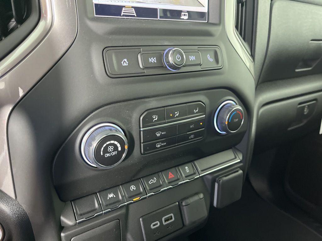 Thumbnail: 2026 Chevrolet Silverado 1500 - 31