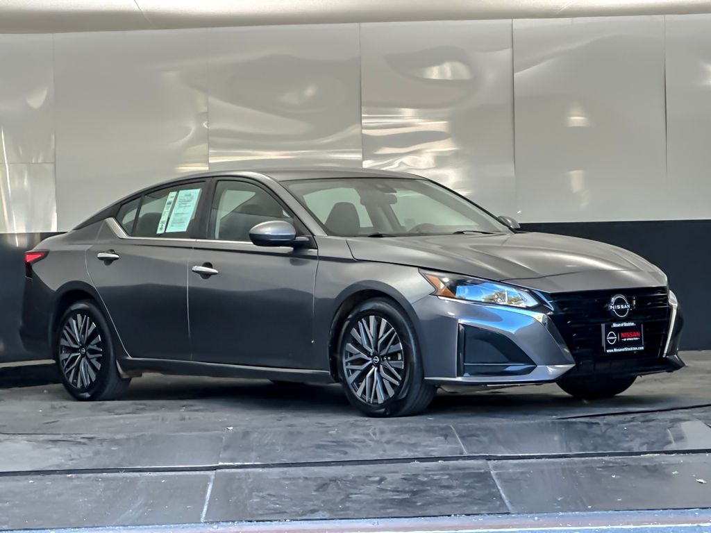 Gray (Gun Metallic) 2023 Nissan Altima 2.5 SV FWD Sedan Front-Wheel Drive Continuously Variable Transmission