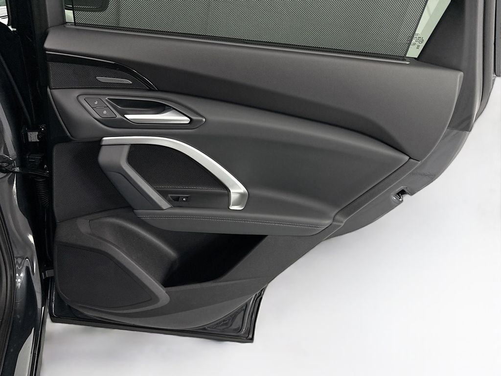 Thumbnail: 2025 Audi Q5 - 26