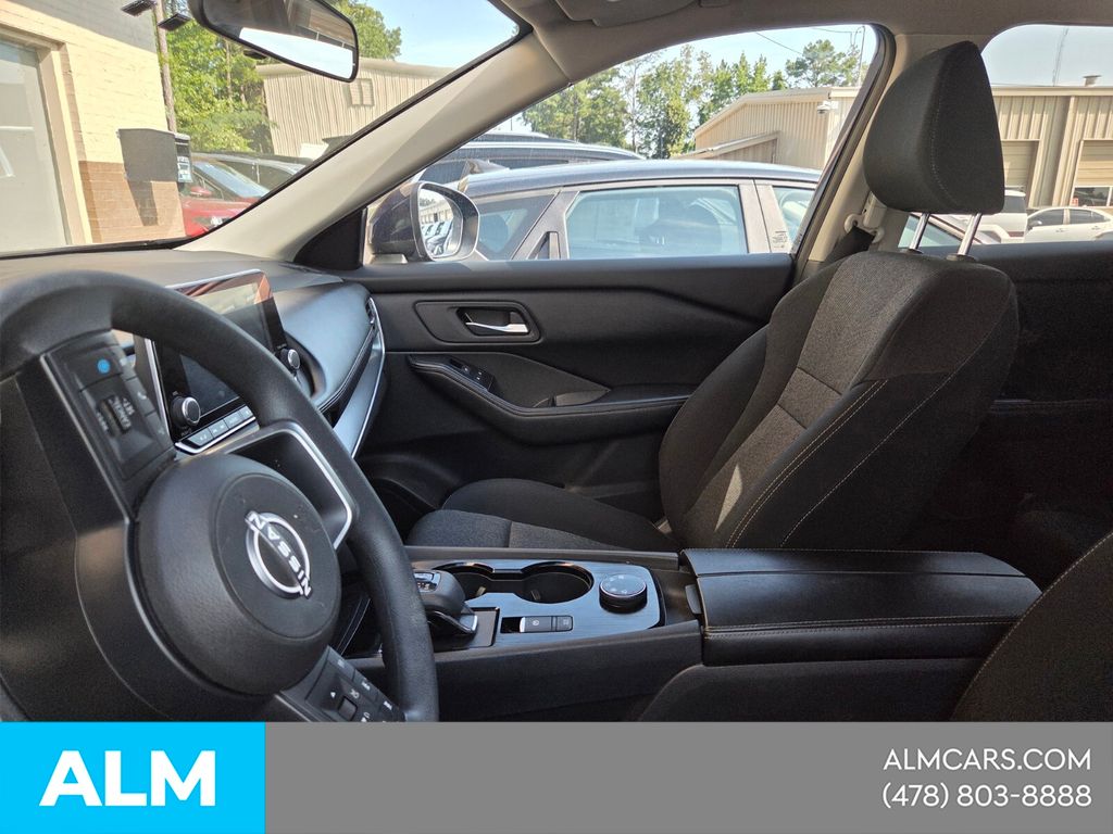 Used 2024 Blue Nissan SV image 3