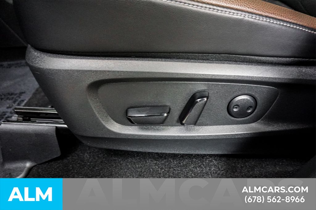 Used 2025 Red Nissan Platinum image 35