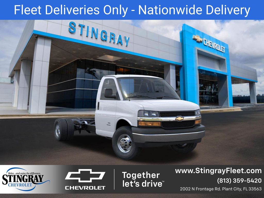 Summit White 2026 Chevrolet Express Chassis Van Rear-Wheel Drive 8-Speed Automatic