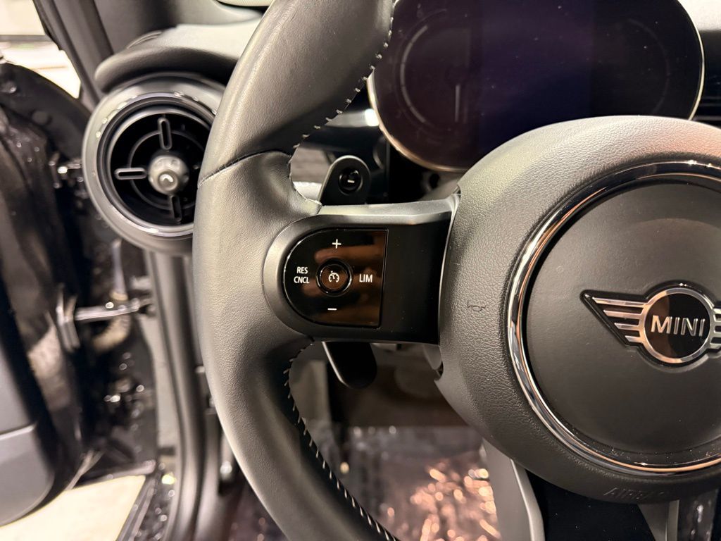 2022 MINI Cooper S 13