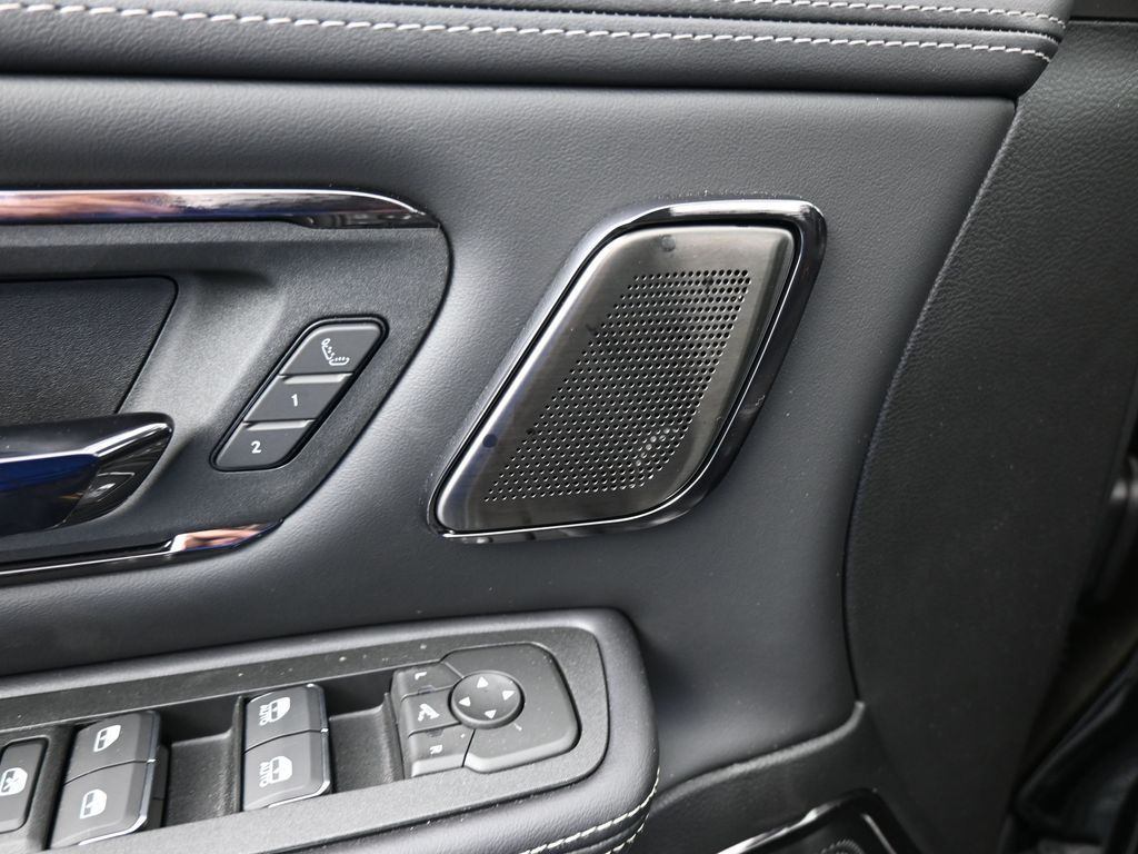 New 2026 Diamond Black Crystal Pearlcoat Ram Limited image 15