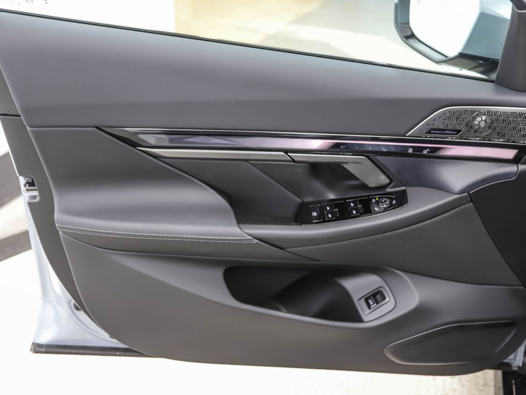 Thumbnail: 2026 BMW 5 Series - 10