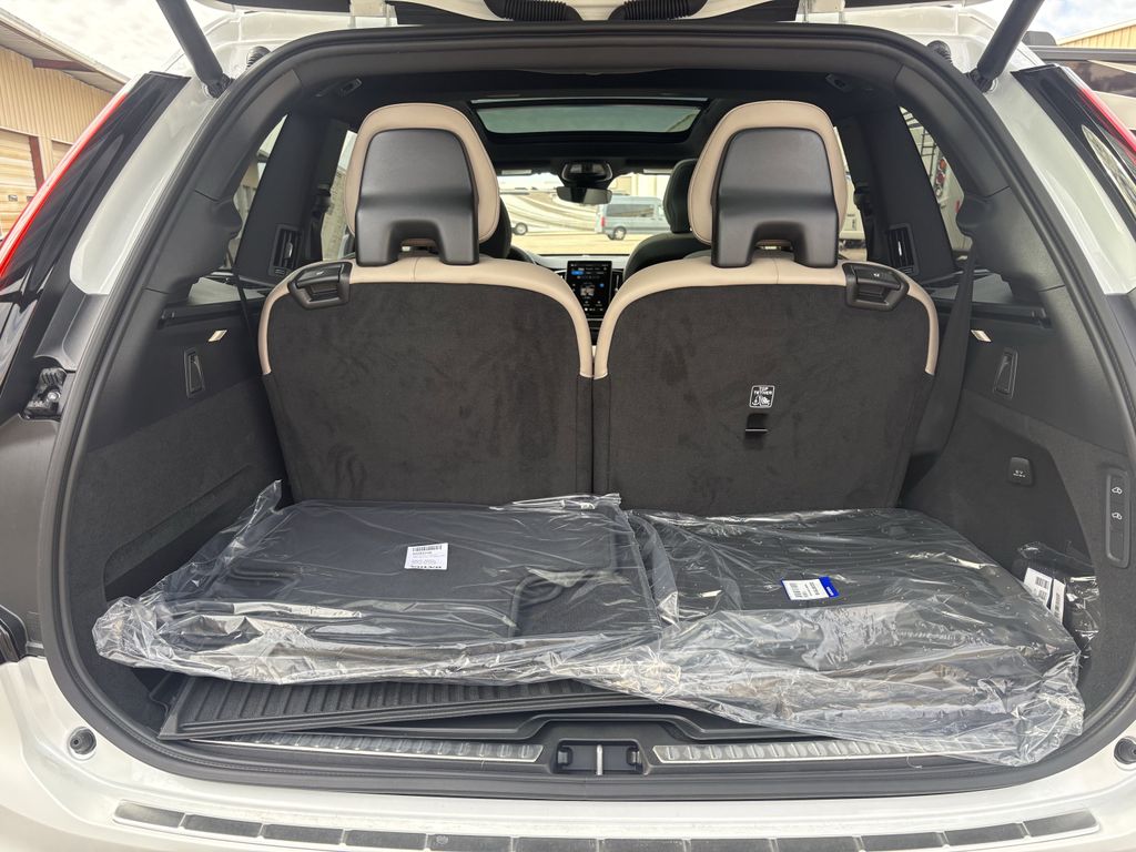 New 2026 White Volvo T8 Ultra image 29