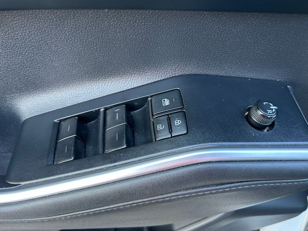 Thumbnail: 2022 Toyota Highlander - 18