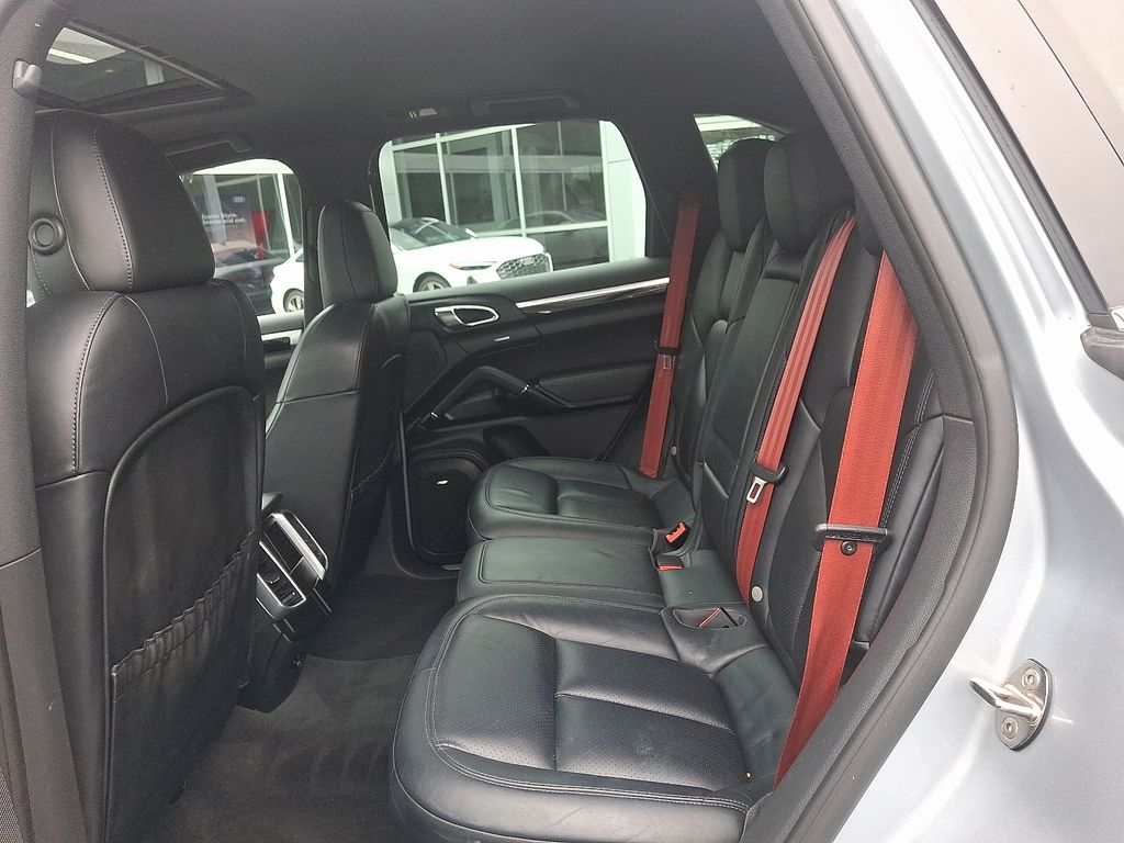 Thumbnail: 2015 Porsche Cayenne - 10