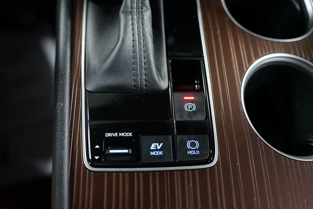Thumbnail: 2022 Toyota Sienna - 25