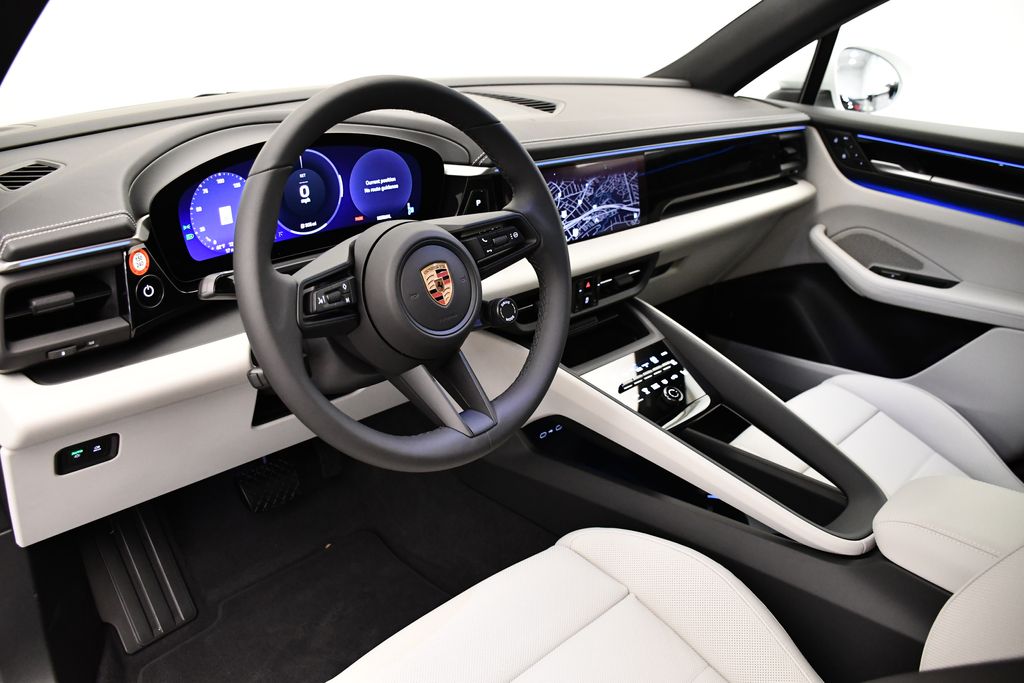 Thumbnail: 2025 Porsche Macan - 4
