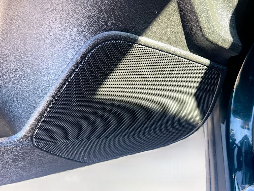 Used 2025 Green Cadillac Sport image 19