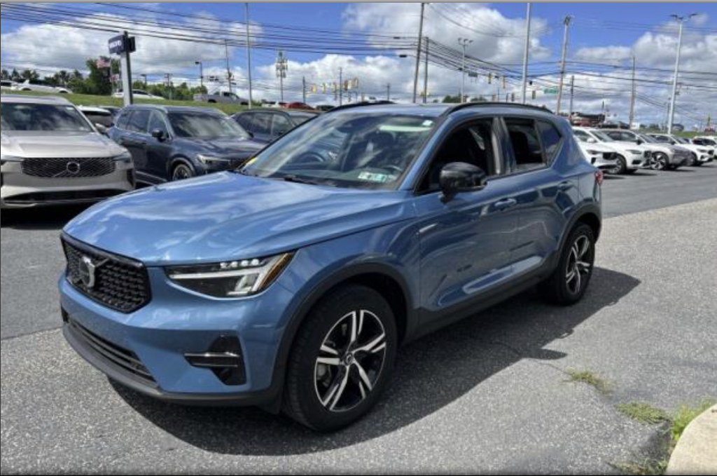 2024 Volvo XC40 B5 Core