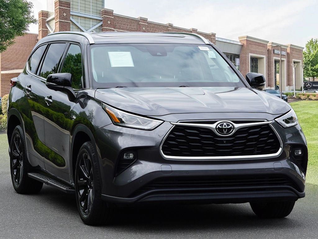 Thumbnail: 2023 Toyota Highlander - 3