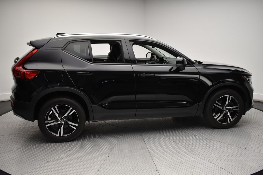2023 Volvo XC40 B5 Core 4