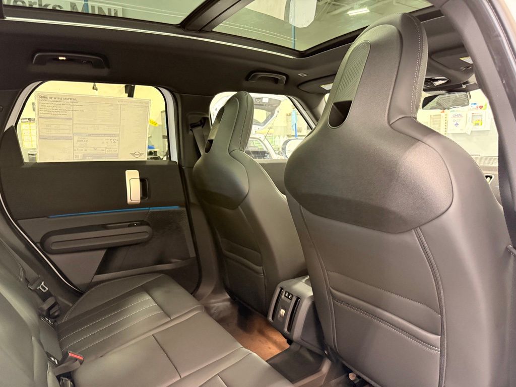 Thumbnail: 2027 MINI Cooper Countryman - 25