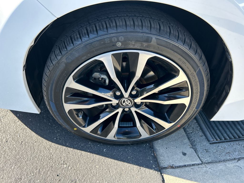 2017 Toyota Corolla SE 3