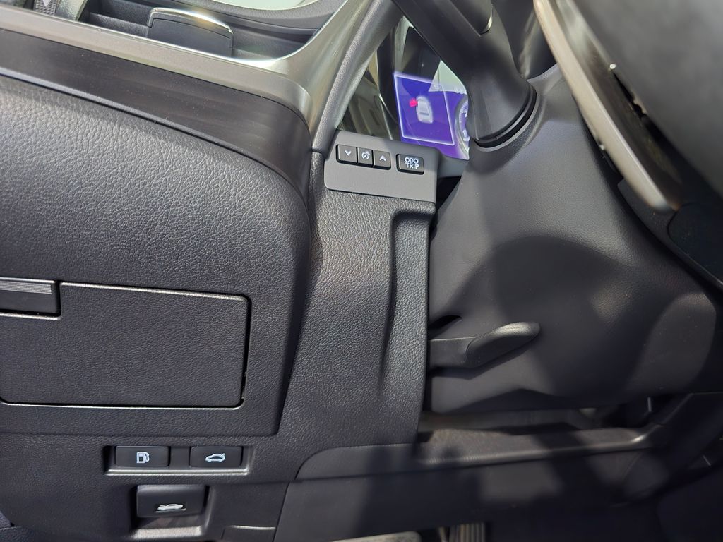 Thumbnail: 2021 Lexus ES - 14