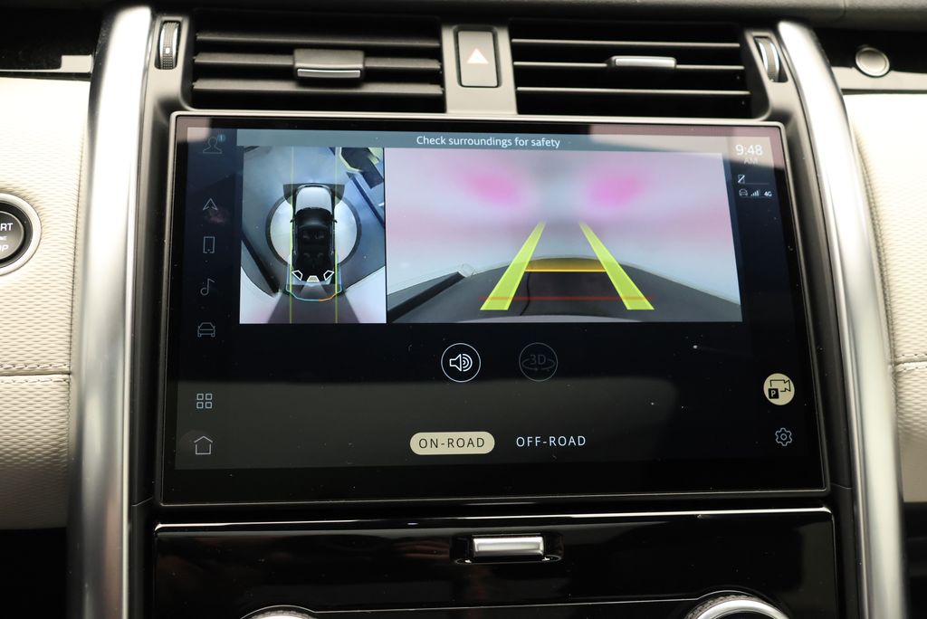 Thumbnail: 2023 Land Rover Discovery - 23