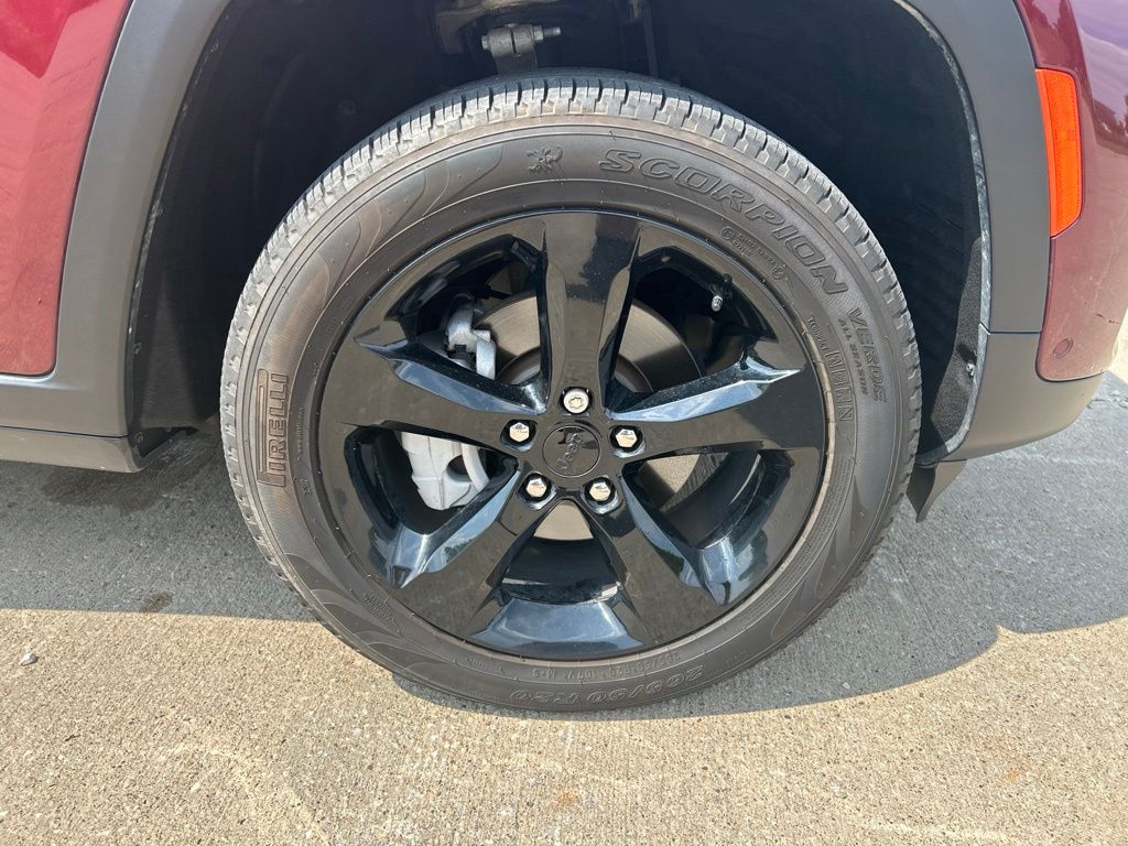 Used 2025 Jeep Grand Cherokee SUV