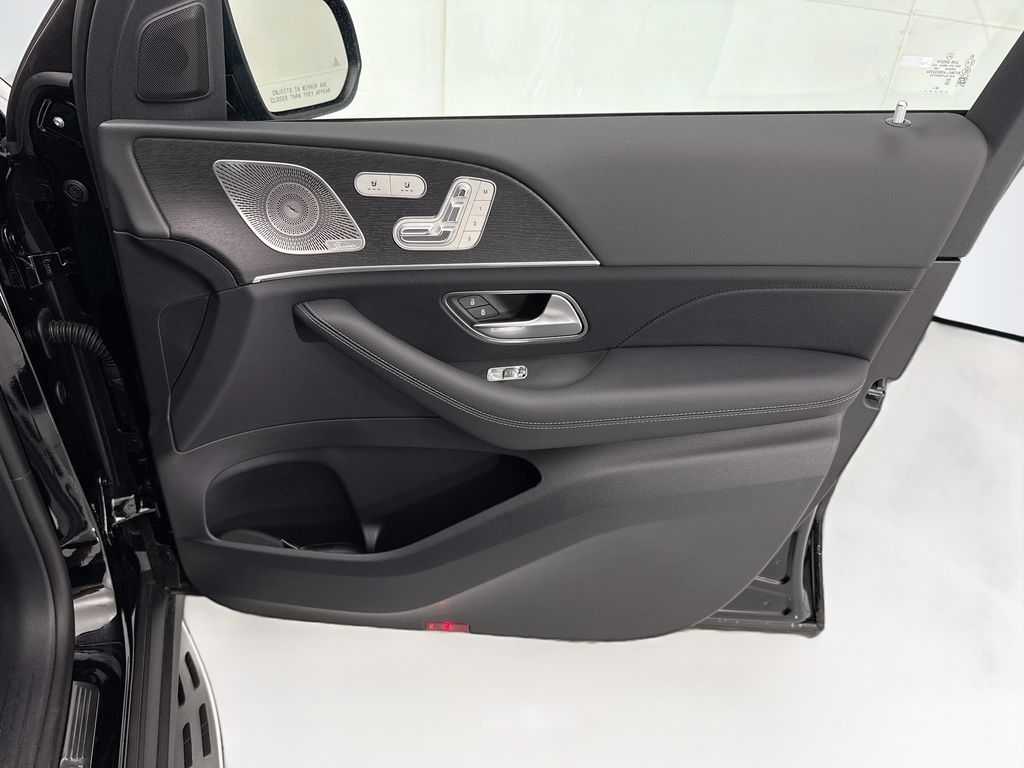 Thumbnail: 2026 Mercedes-Benz GLE - 26