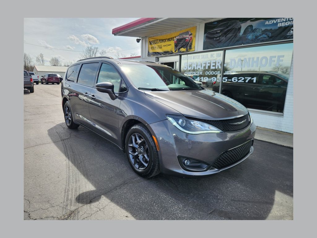 Gray (Granite Crystal Metallic Clearcoat) 2018 Chrysler Pacifica Limited FWD Minivan Front-Wheel Drive 9-Speed Automatic