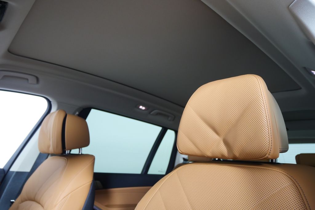 Thumbnail: 2026 BMW X7 - 12