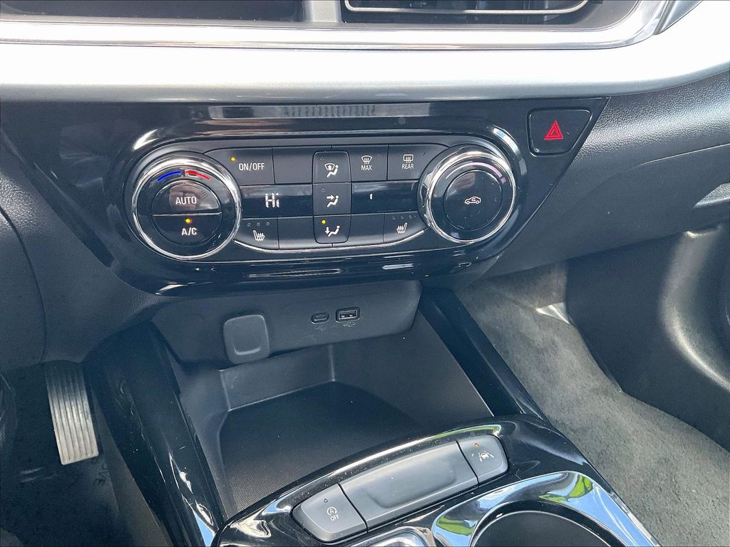 2025 Chevrolet Trax — photo 24