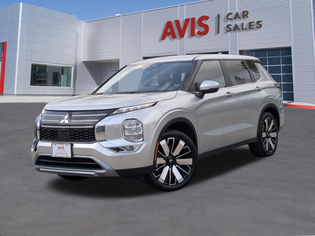 Silver 2025 Mitsubishi Outlander SE FWD SUV / Crossover Front-Wheel Drive Continuously Variable Transmission