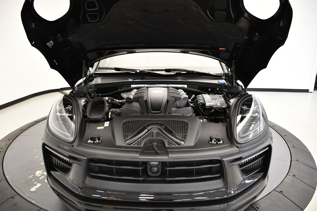 Thumbnail: 2023 Porsche Macan - 13