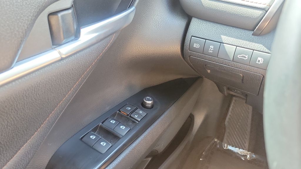 Used 2018 Red Toyota XLE image 20