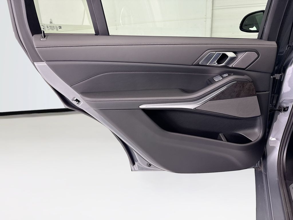 Thumbnail: 2026 BMW X7 - 25