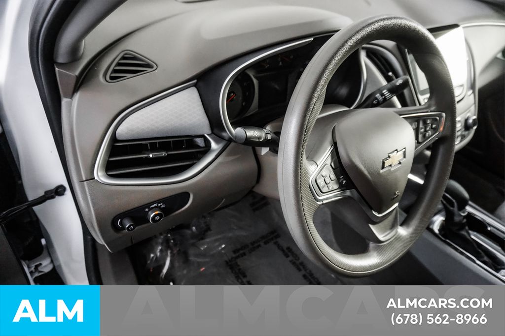 Used 2025 White Chevrolet LT image 32