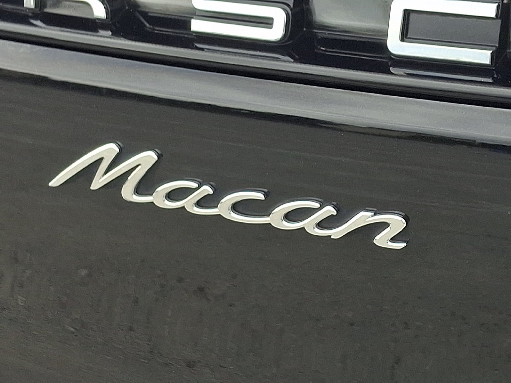 Thumbnail: 2023 Porsche Macan - 32