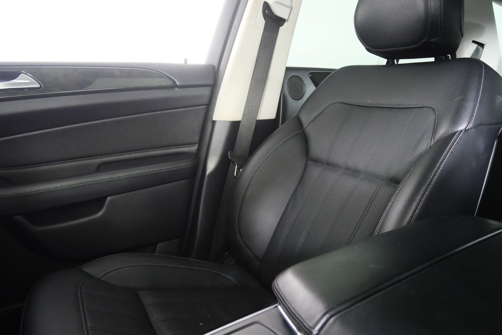 Thumbnail: 2016 Mercedes-Benz GLE - 23