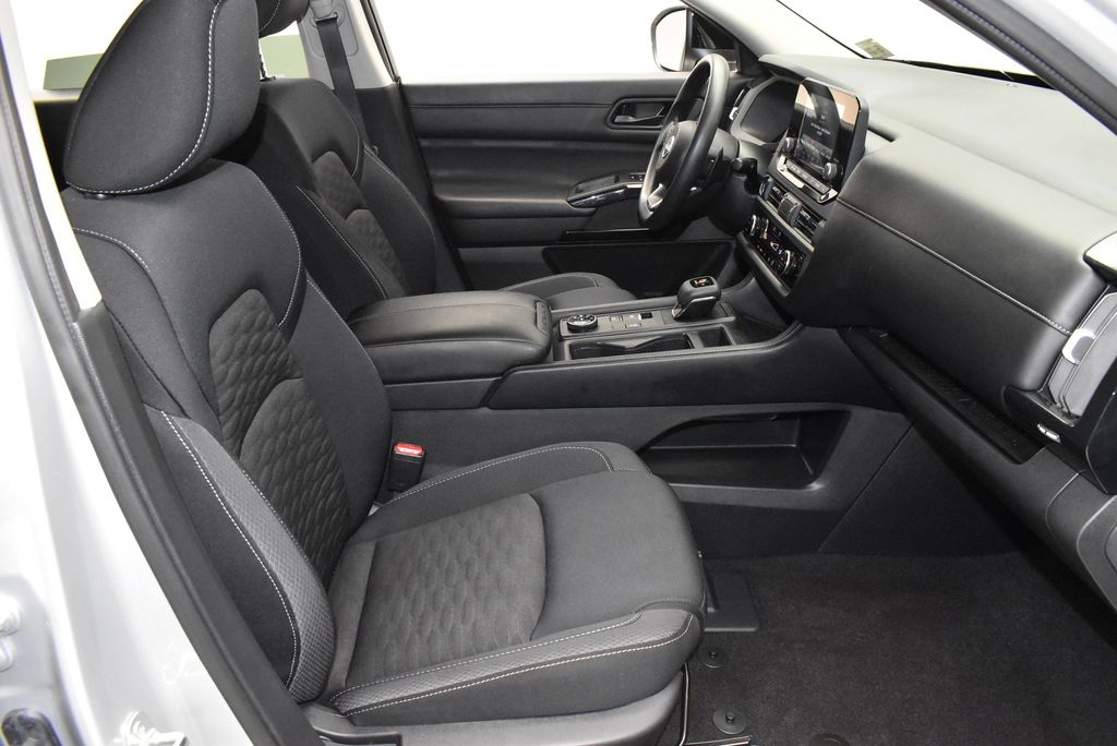 Thumbnail: 2023 Nissan Pathfinder - 21