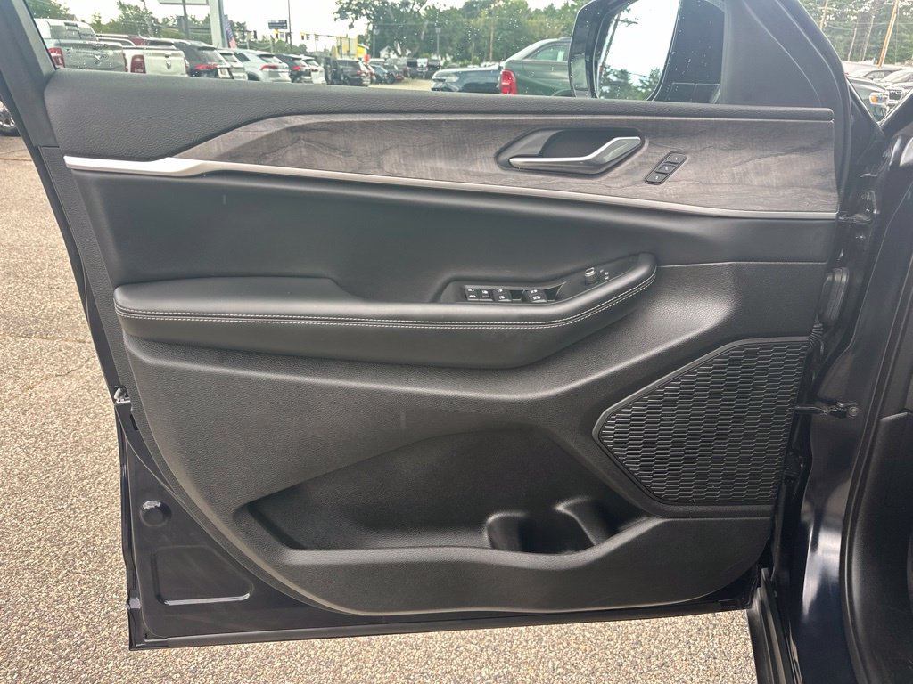 Used 2024 Jeep Grand Cherokee SUV