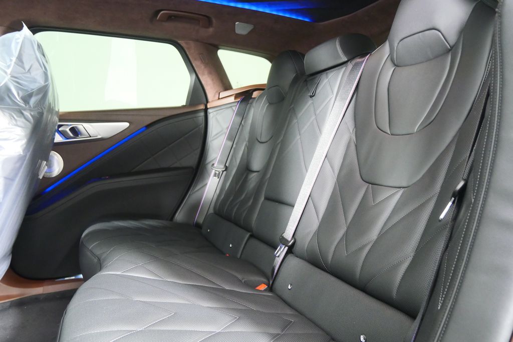 Thumbnail: 2026 BMW XM - 18