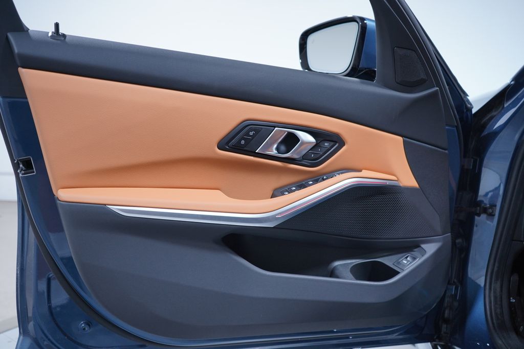 Thumbnail: 2026 BMW 3 Series - 16