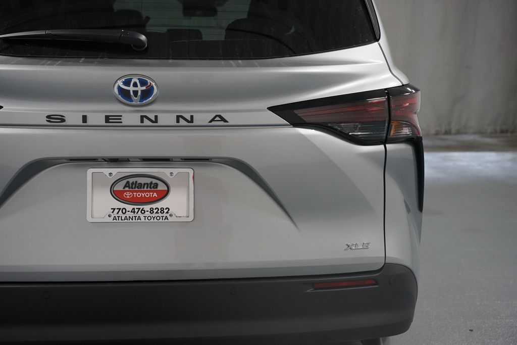 Thumbnail: 2025 Toyota Sienna - 10