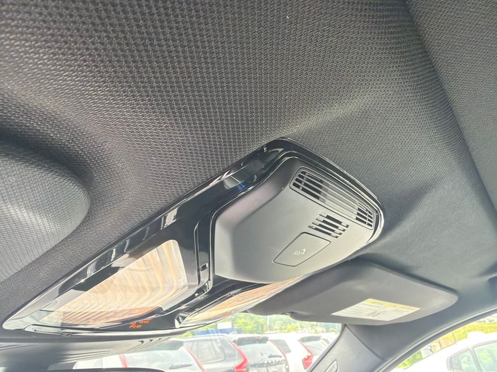 Used 2020 White BMW xDrive30i image 8