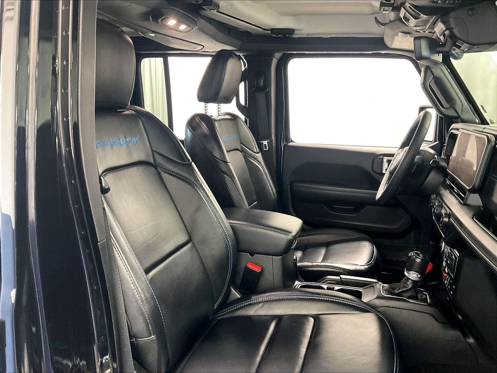 2024 Jeep Wrangler — photo 11