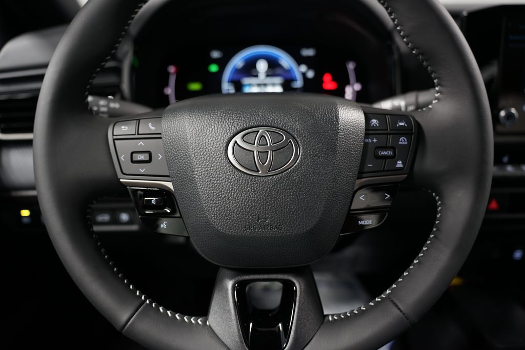 2025 Toyota Camry SE 12