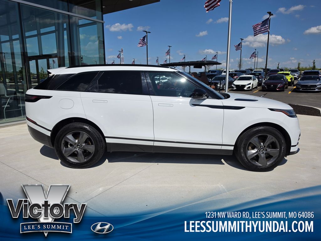 Used 2025  Land Rover Dynamic SE image 6