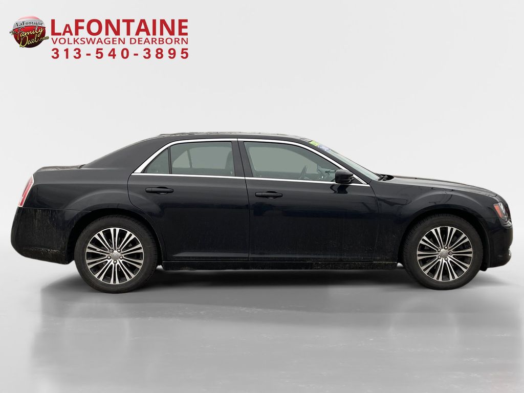 2014 Chrysler 300 S 8